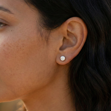 Load image into Gallery viewer, Infinity Glow 1ct Besel Stud earrings for her