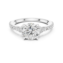 Load image into Gallery viewer, moissanite Diamond ring with a white background