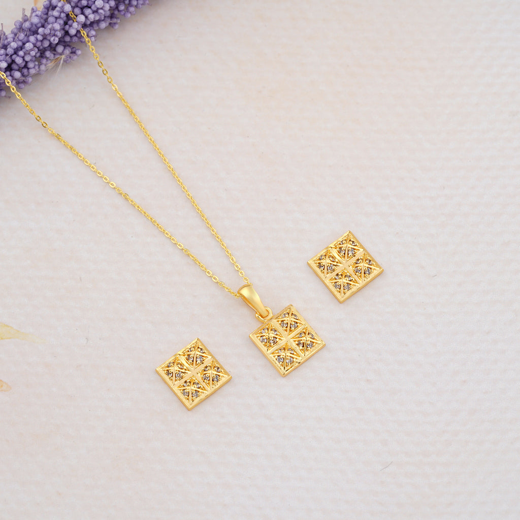 GIZA YELLOW GOLD PENDANT SET Zevar Amaze - Main Image