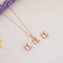 Load image into Gallery viewer, Rose Gold Square Pendant