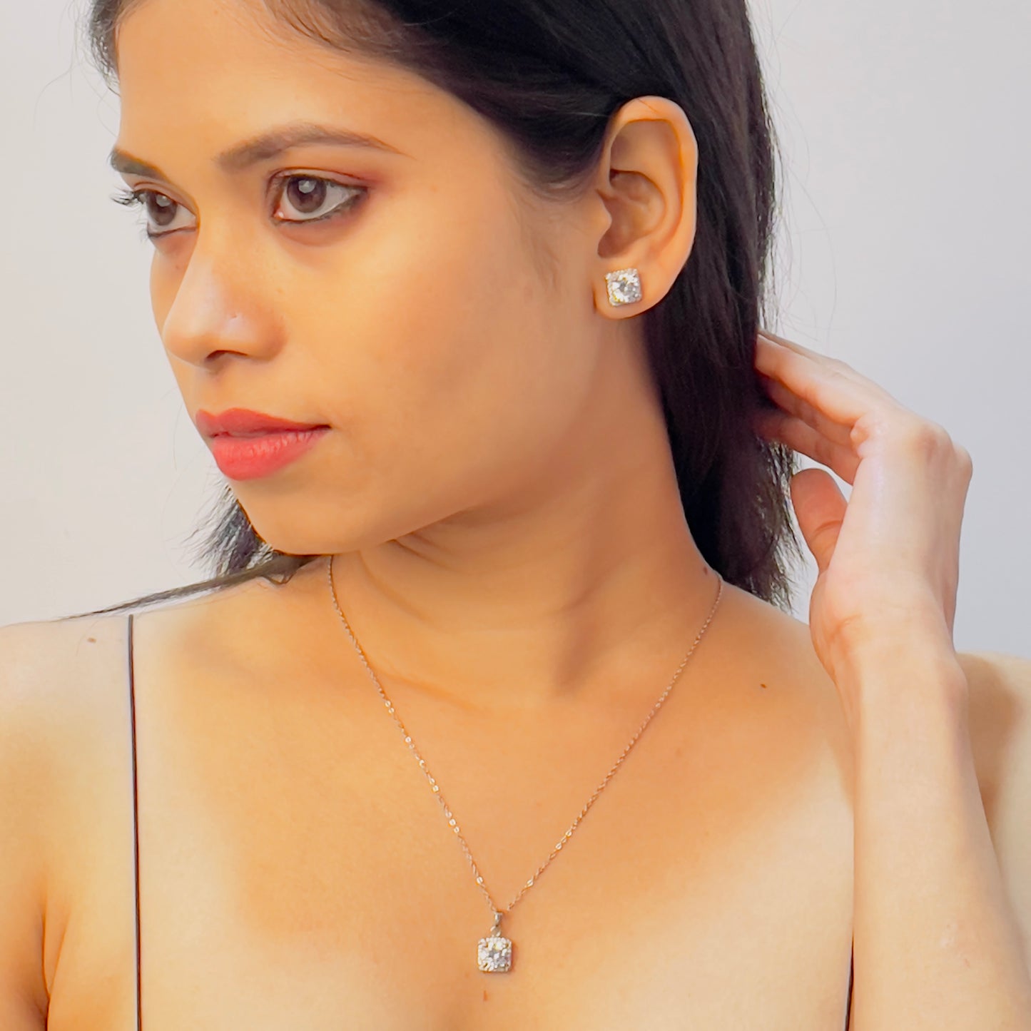 Ariela Pendant Set